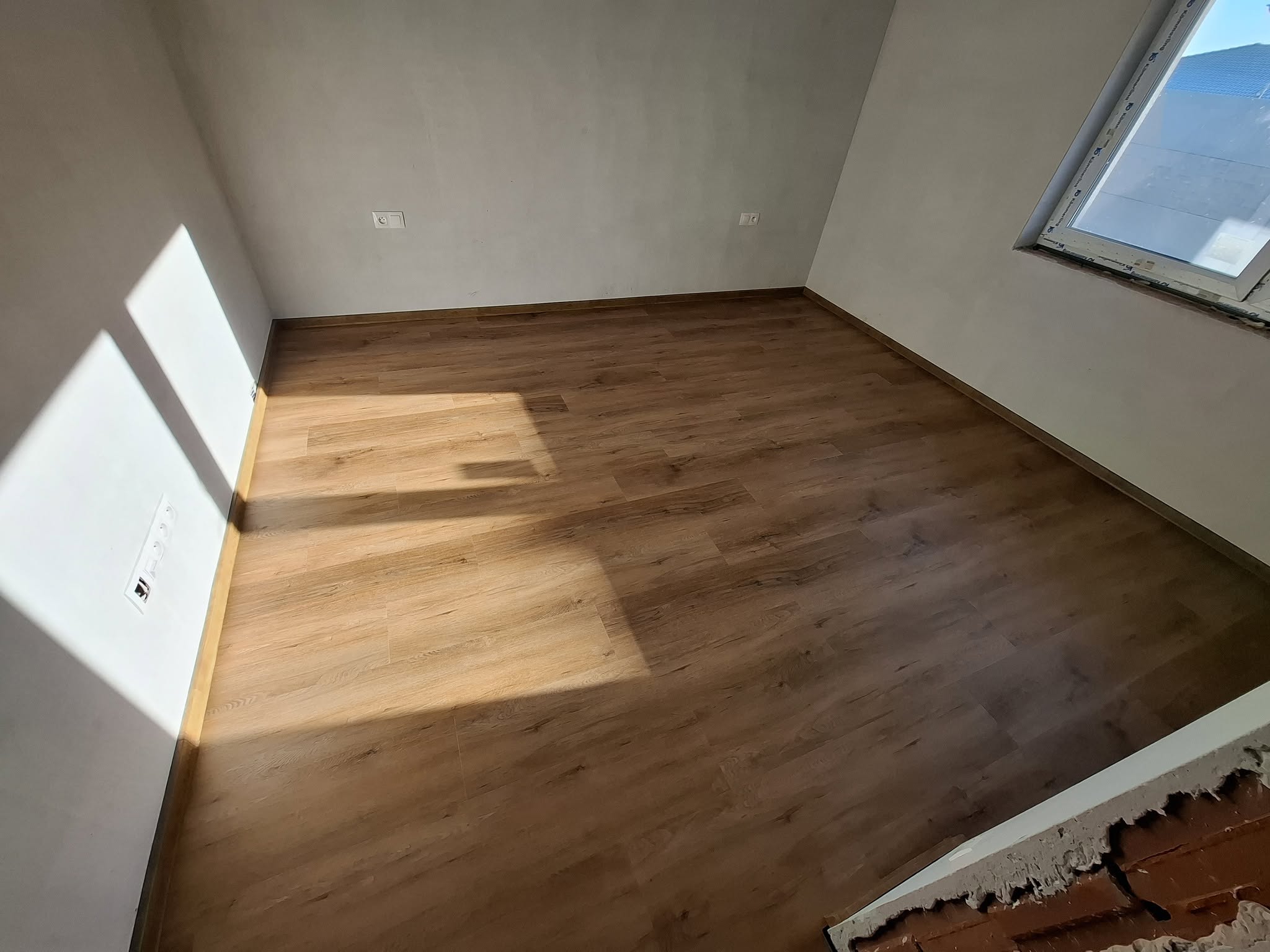 Nivelizácia podkladu pred pokládkou podlahy